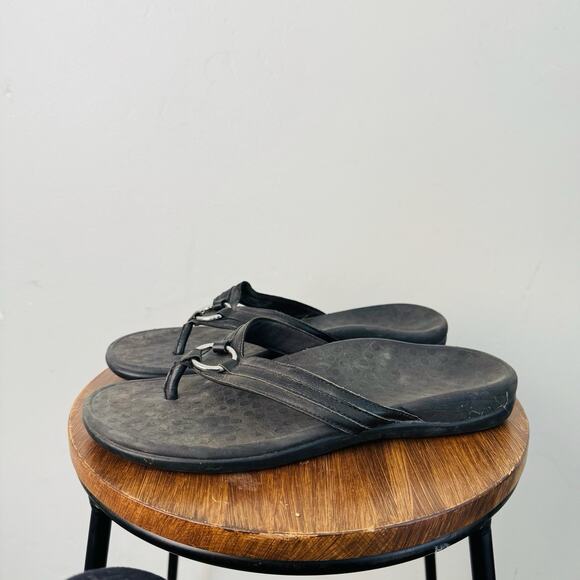 Vionic Tide Aloe Black Leather Thong Sandals Women’s Size 10 - Picture 2 of 7